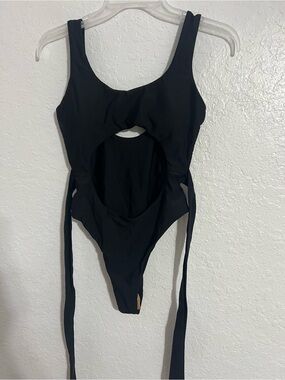 Women One Piece Swimsuit Padded Black Solid Swimwear Size S Sleeveless NWOT 678